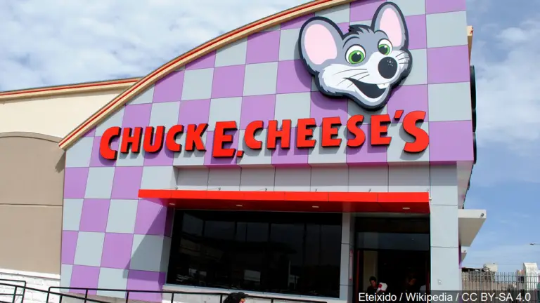 Por qué los padres aman a Chuck E. Cheese's Fast Food